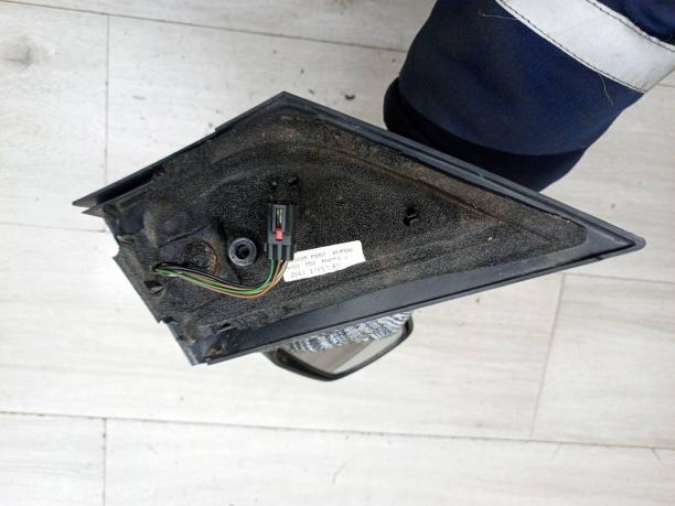 Зеркало правое Ford Fiesta 5 1315840