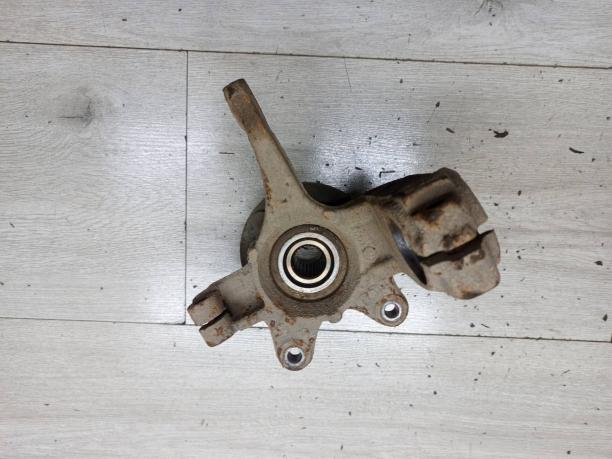 Кулак передний левый Ford Fiesta 5 / Fusion 1479001