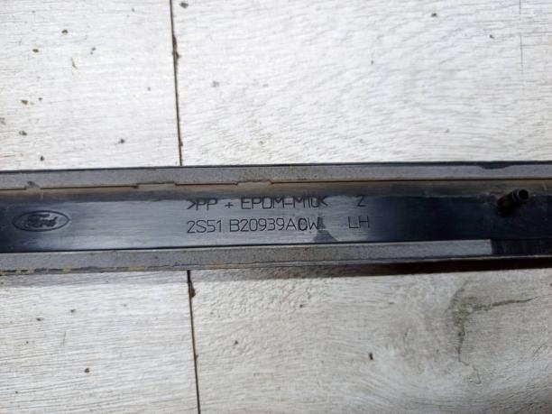 Молдинг двери передней левой Ford Fiesta 5 2S51B20939ACW