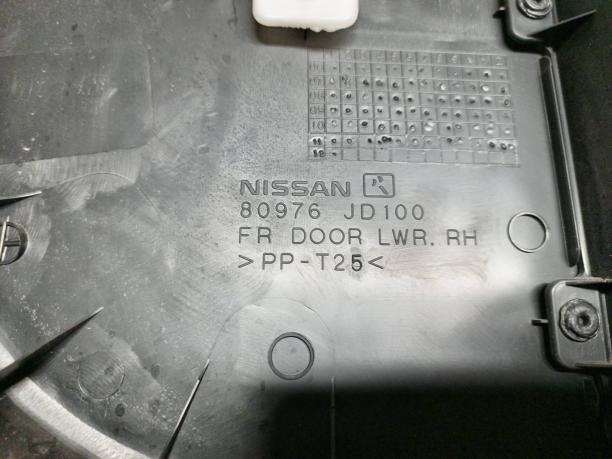 Обшивка двери передней правой Nissan Qashqai J10 80976JD100