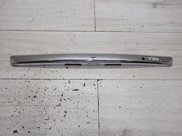 Накладка багажника Nissan Tiida C11 седан 84810-EM40B