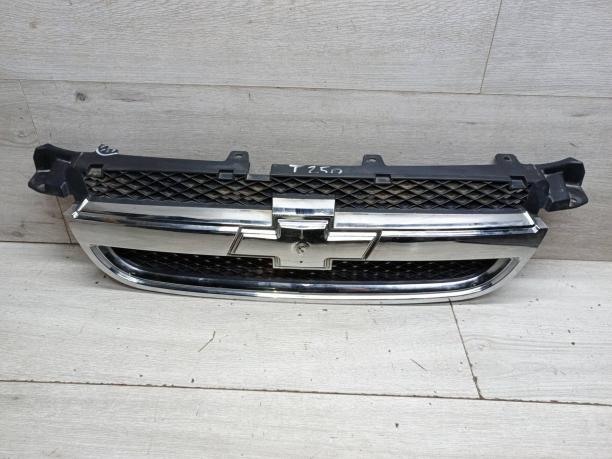 Решетка радиатора Chevrolet Aveo T250 седан 96648529