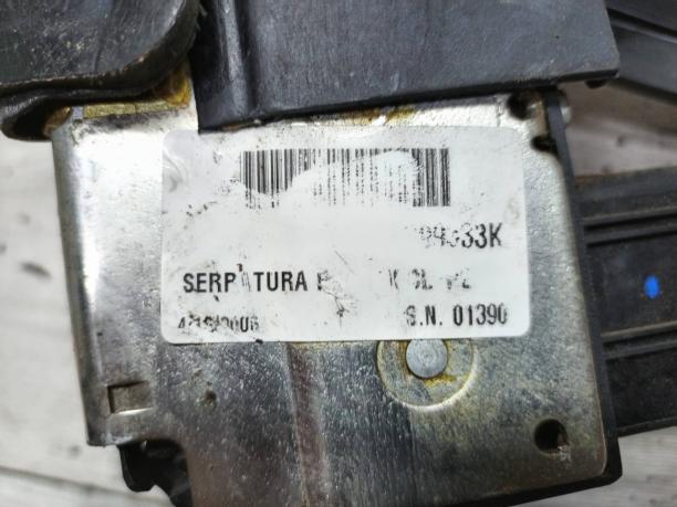 Замок двери задней левой Ford Fiesta 5 / Fusion 1372487