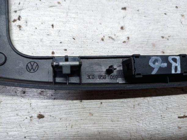 Рамка консоли Volkswagen Passat B6 3C0858069AG