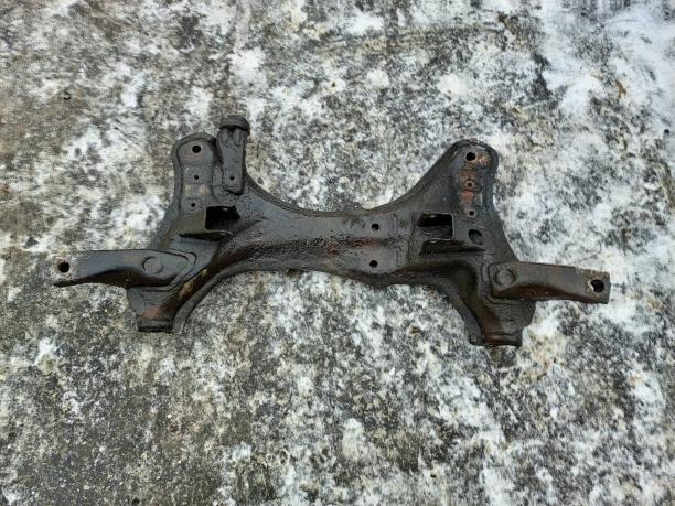 Балка подмоторная Toyota RAV 4 1 51201-42010