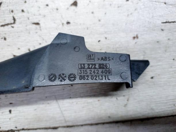 Накладка крыла переднего левого Opel Astra H 13272624