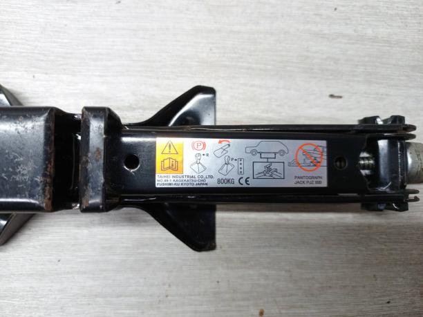Домкрат Mazda GA5R37790B