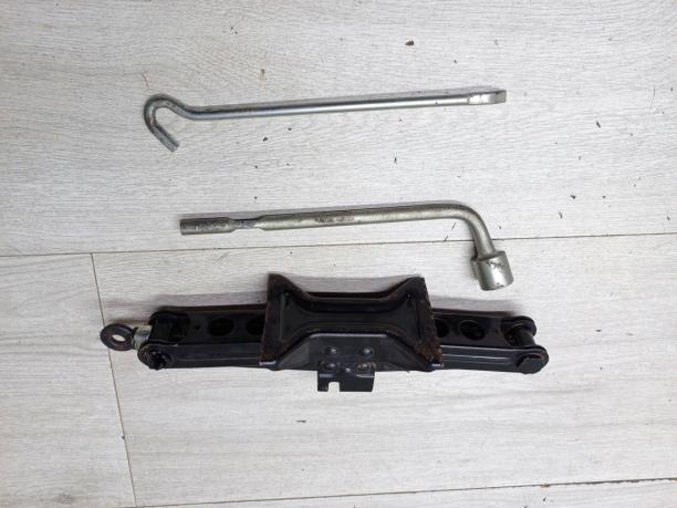 Домкрат Mazda GA5R37790B