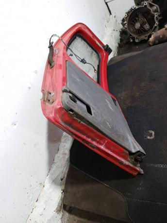 Дверь багажника правая Volkswagen Caddy 6K9827146A