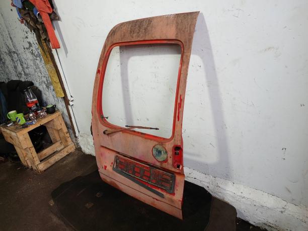 Дверь багажника левая Volkswagen Caddy 6K9827145A