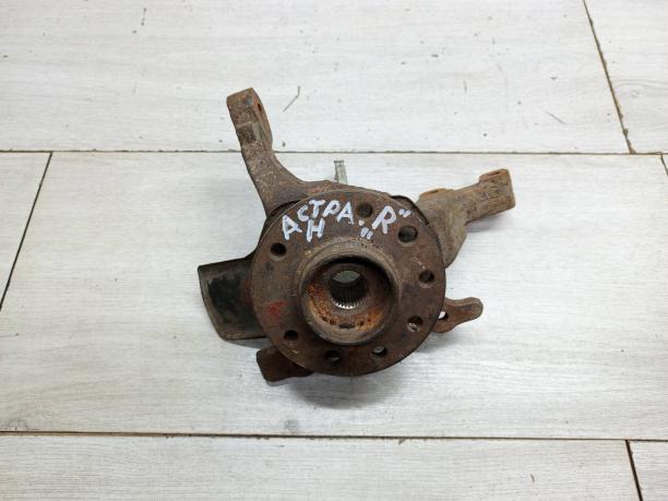 Кулак передний правый Astra H / Zafira B 13156038