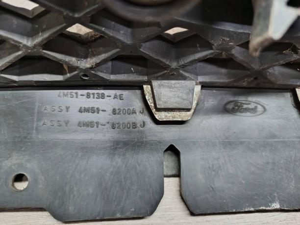 Решетка радиатора Ford Focus 2 4M518200BJ