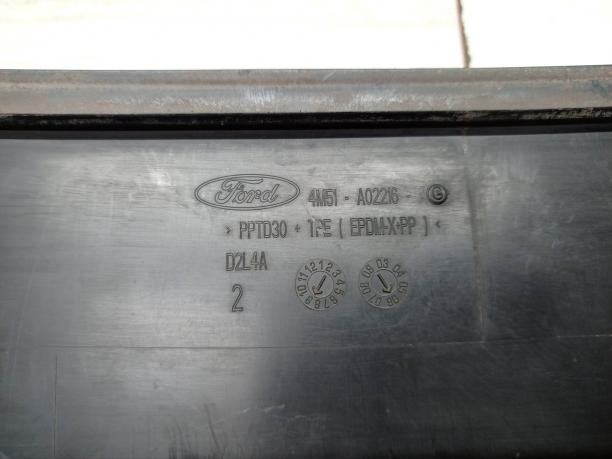 Водосток лобового стекла (жабо) Ford Focus 2 4M51A02216AG