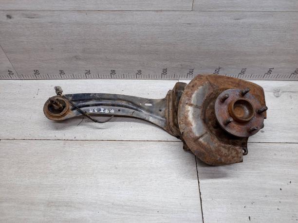 Кулак задний правый Ford Focus 2 1355130