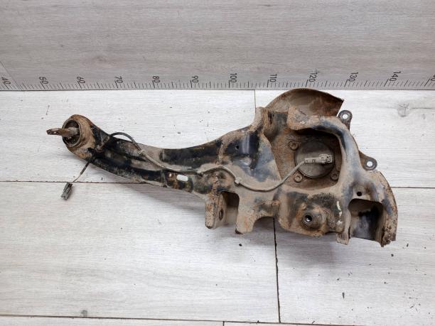 Кулак задний правый Ford Focus 2 1355130