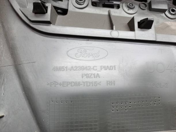 Обшивка двери передней правой Ford Focus 2 1500236