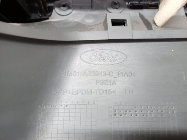 Обшивка двери передней левой Ford Focus 2 1500341