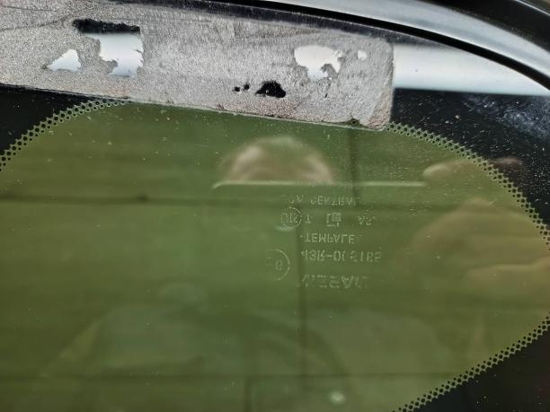 Стекло заднего правого крыла Nissan Almera G15 83300EW000