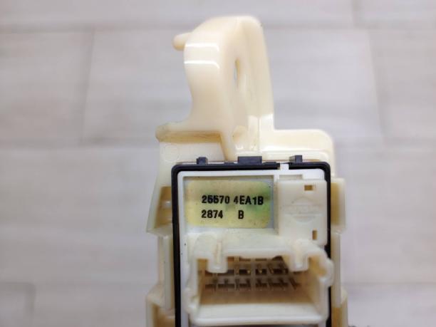 Джойстик регулировки зеркал Nissan 25570-4EA1B