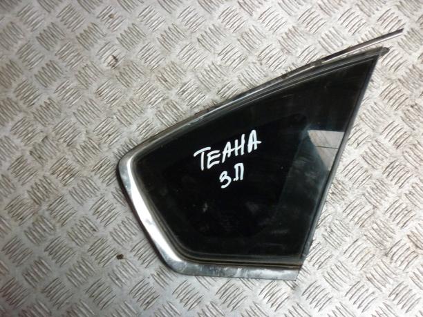 Стекло кузовное правое Nissan Teana 833009W50A