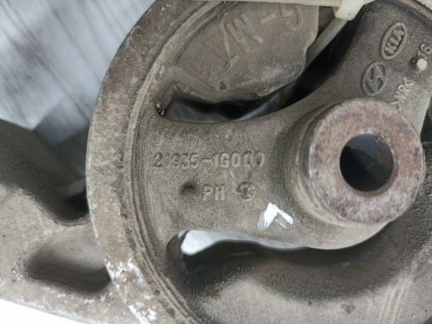 Опора двигателя передняя Hyundai Verna 219101G050