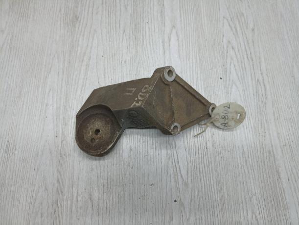 Кронштейн двигателя правый Audi A8 D2 4D0199834