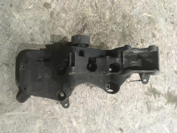 Кронштейн генератора Renault Duster 8200325674