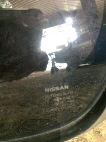 Стекло задней левой двери Nissan Maxima A32 8226342U00