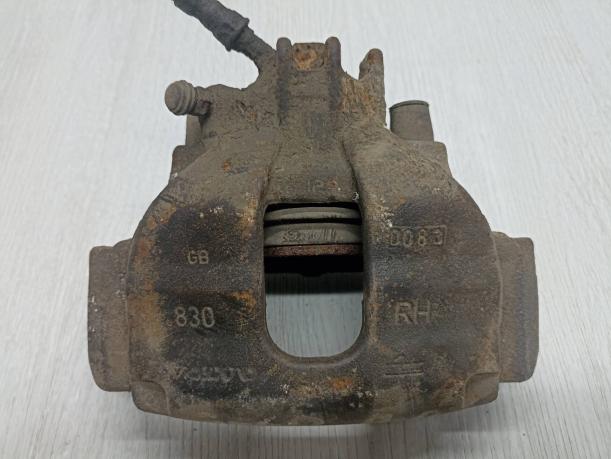 Суппорт передний правый Volvo S60 8251317