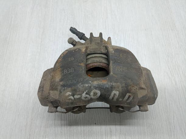 Суппорт передний правый Volvo S60 8251317