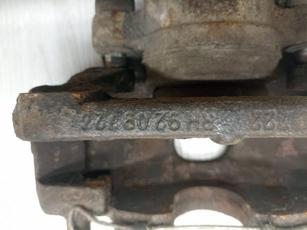 Суппорт передний правый Volvo S60 8251317