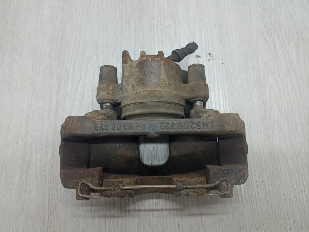 Суппорт передний правый Volvo S60 8251317