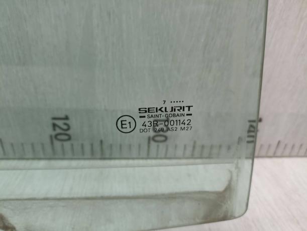 Стекло передней правой двери Peugeot Partner 920267