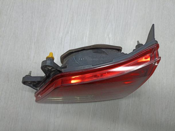 Фонарь задний правый внутренний Subaru Legacy B14 84912AJ250