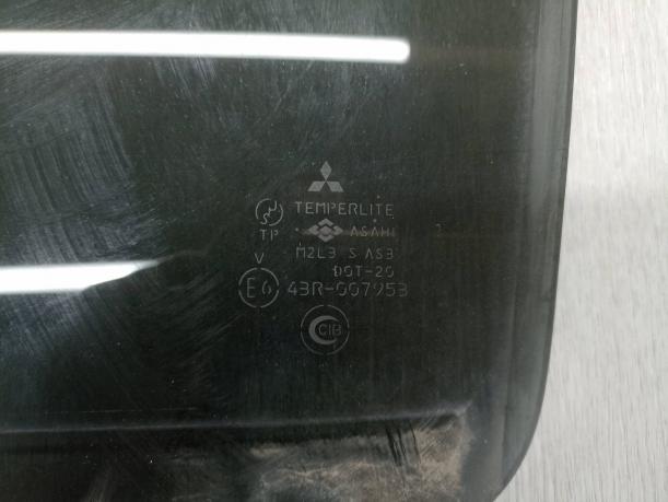 Стекло задней левой двери Mitsubishi Outlander MR487179