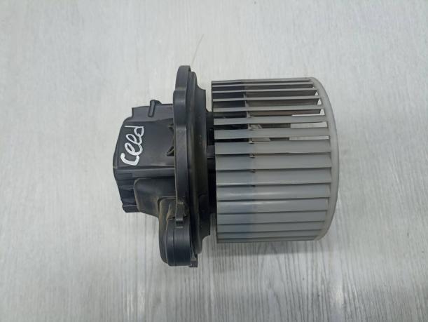 Моторчик печки Kia Ceed 1 971131H000