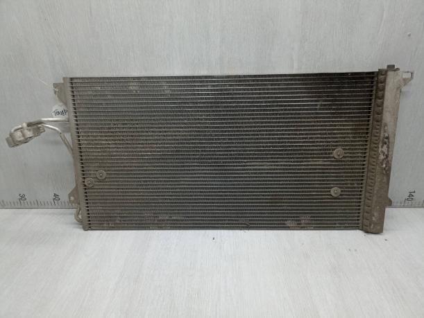 Радиатор кондиционера Volkswagen Touareg 7L0820411G
