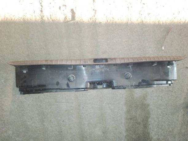 Накладка замка крышки багажника Citroen C3 Picasso 756932