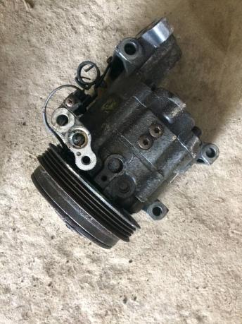 Компрессор кондиционера Subaru Impreza G10 73110FA151