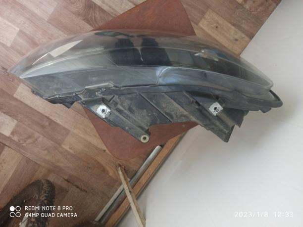 Фара правая Volkswagen Polo 6RU941016