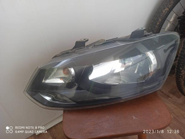 Фара левая Volkswagen Polo 6RU941015