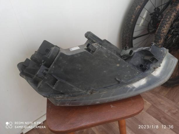 Фара левая Volkswagen Polo 6RU941015