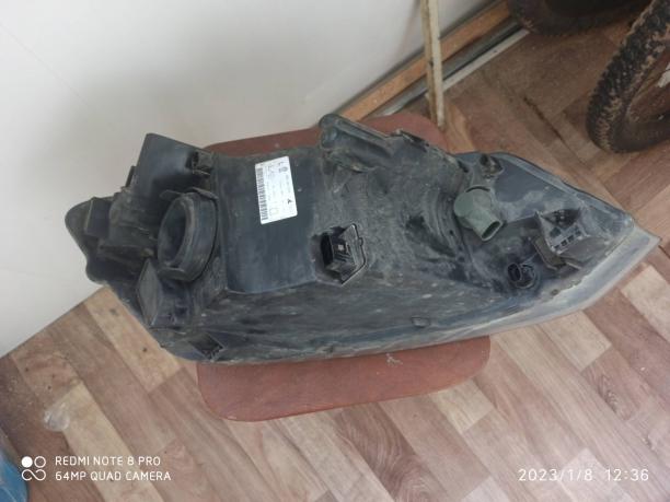 Фара левая Volkswagen Polo 6RU941015