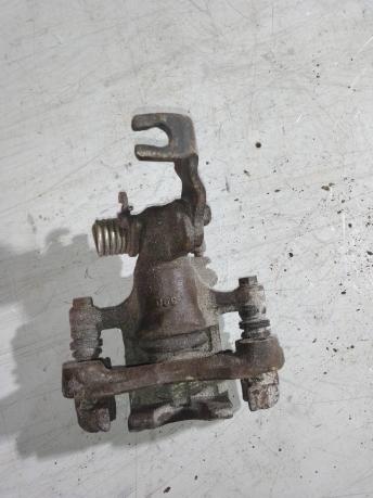 Суппорт задний правый Nissan Almera N16 440010N600