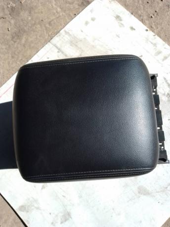 Подлокотник Mitsubishi Pajero 4 MR655312
