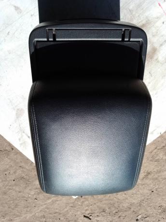 Подлокотник Mitsubishi Pajero 4 MR655312