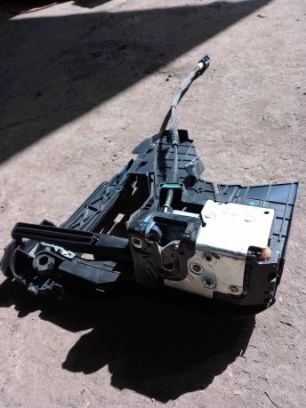 Замок двери передней левой Ford Fusion 1372470