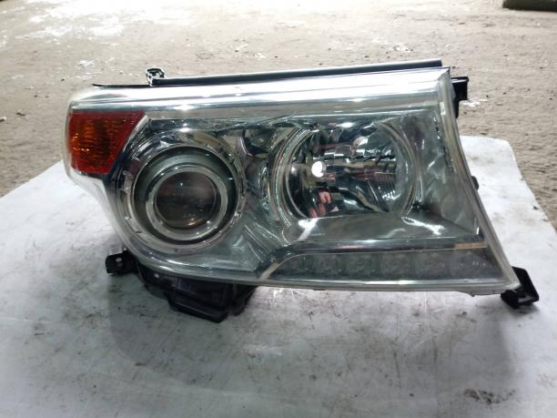 Фара правая Toyota Land Cruiser 200 8114560F30