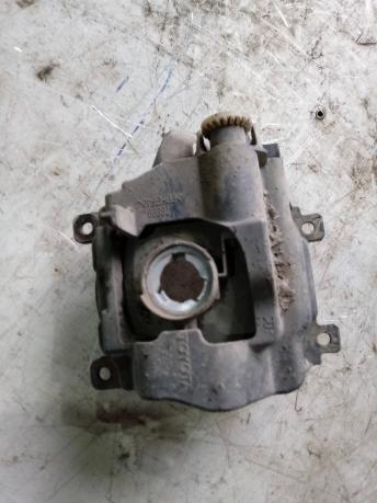 Фара противотуманная правая Toyota Land Cruiser 200 8121060180