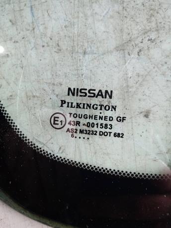Стекло заднее боковое правое Nissan Note E11 833009U000